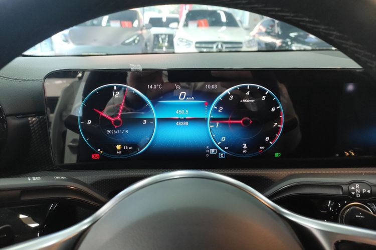 奔驰A级 2021款 A 200 L 运动轿车动感型中控内饰14