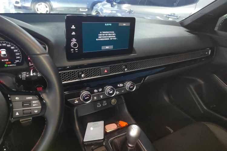 本田 思域 2023款 HATCHBACK 240TURBO 手动极劲版局部细节16