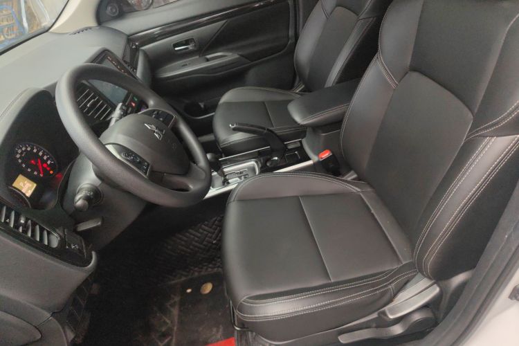 三菱 欧蓝德 2021款 改款 2.0L 两驱畅行版 5座局部细节19