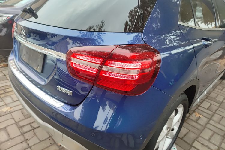 奔驰GLA 2018款 GLA 200 动感型车身外观9