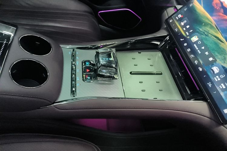 腾势Z9GT 2024款 1100四驱Ultra版中控内饰11