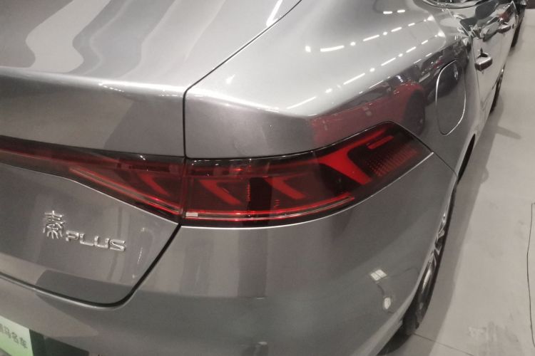 比亚迪 秦PLUS 2021款 EV 400KM 豪华型车身外观9