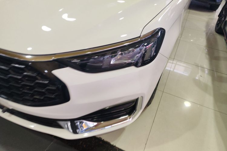 福特 福睿斯 2021款 1.5L 自动钻石版局部细节36