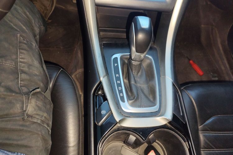 福特 蒙迪欧 2013款 2.0L GTDi200时尚型中控内饰18