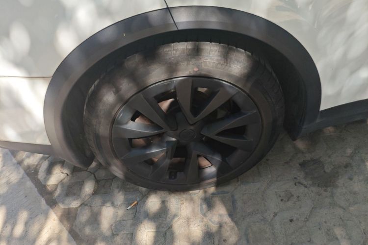 特斯拉 Model X 2023款 双电机全轮驱动版车身外观56