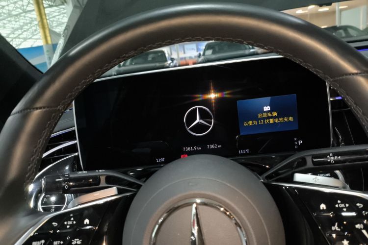 奔驰E级(进口) 2024款 E 300 豪华型运动版中控内饰14