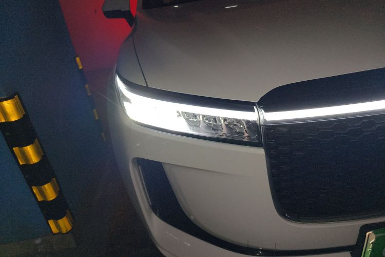 理想汽车 理想ONE 2020款 增程6座版车身外观8