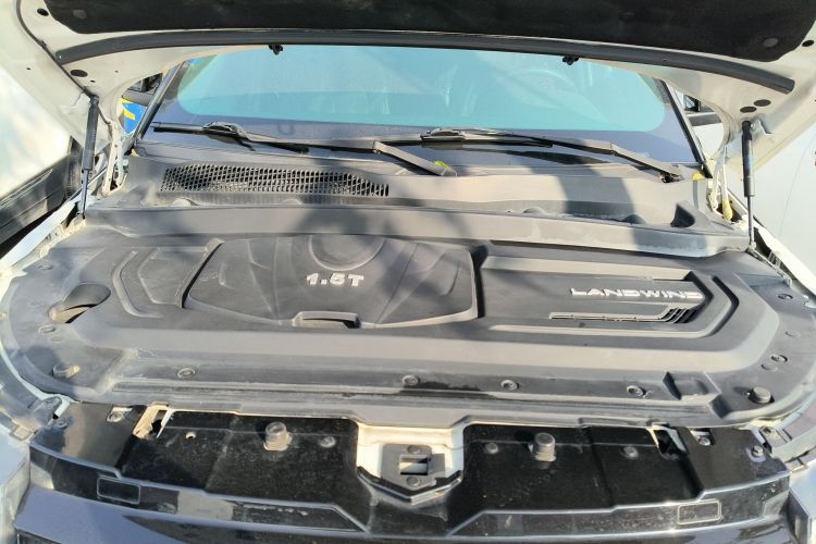 陆风X7 2018款 劲越 1.5T 全景尊享型机舱底盘24