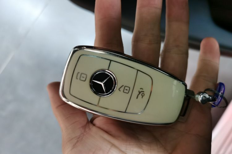 奔驰C级 2019款 C 180 L 时尚型运动版中控内饰11