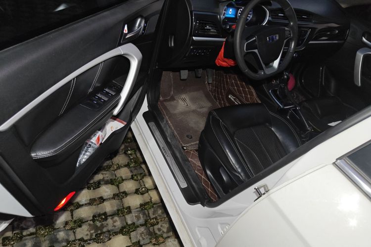 吉利汽车 帝豪 2017款 三厢百万款 1.5L 手动向上版中控内饰20