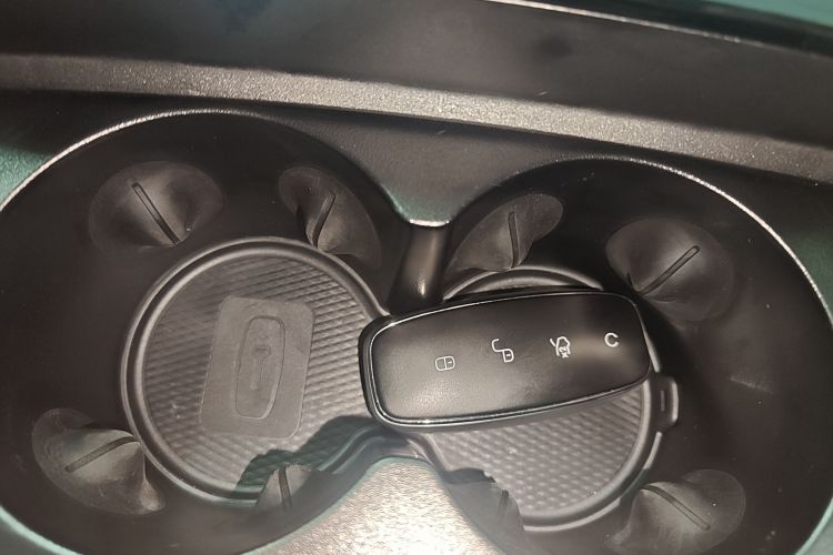 腾势D9 2024款 DM-i 980 四驱尊贵型中控内饰11