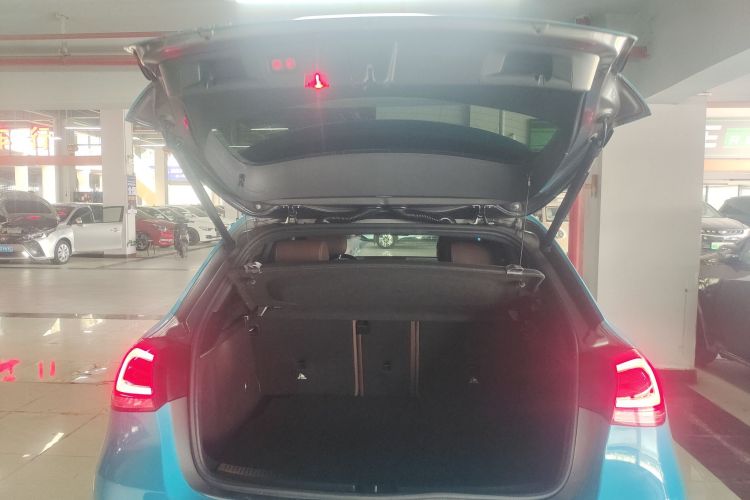 奔驰A级(进口) 2021款 A 200 时尚型局部细节23