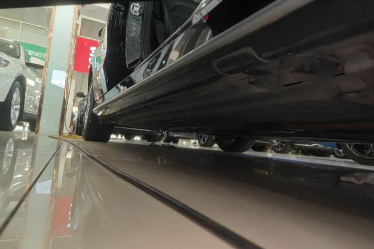 奔驰C级 2019款 C 260 L 运动版局部细节9001