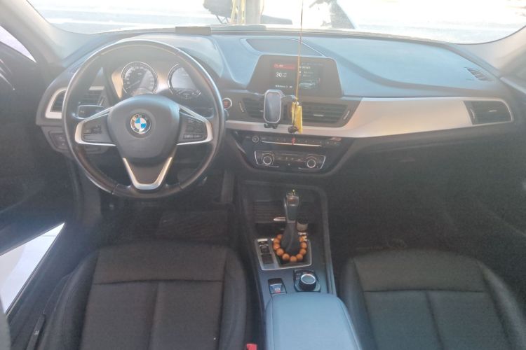 宝马1系 2018款 118i 时尚型中控内饰12