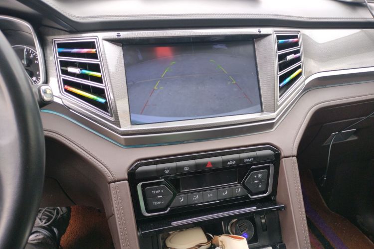 众泰 大迈X7 2018款 2.0T 自动尊贵型中控内饰16