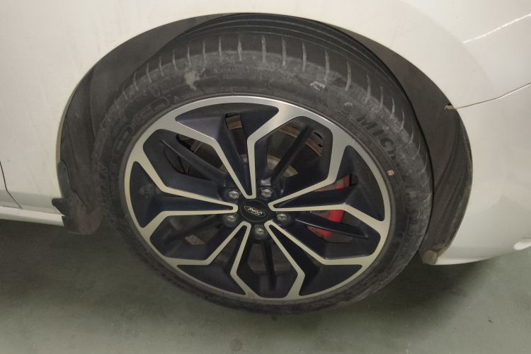 福特 福克斯 2021款 三厢 EcoBoost 180 自动ST Line车身外观10