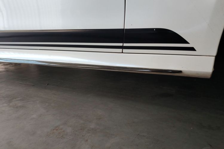 奔驰E级 2019款 E 200 L 运动型局部细节9001