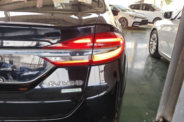 福特 蒙迪欧 2018款 EcoBoost 180 时尚型车身外观9
