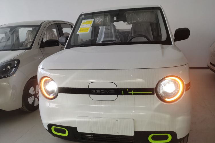 吉利银河 熊猫 2025款 210km 元气熊车身外观2