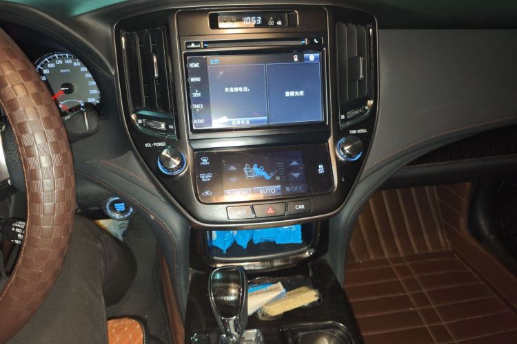丰田 皇冠 2015款 2.5L 智享版中控内饰16