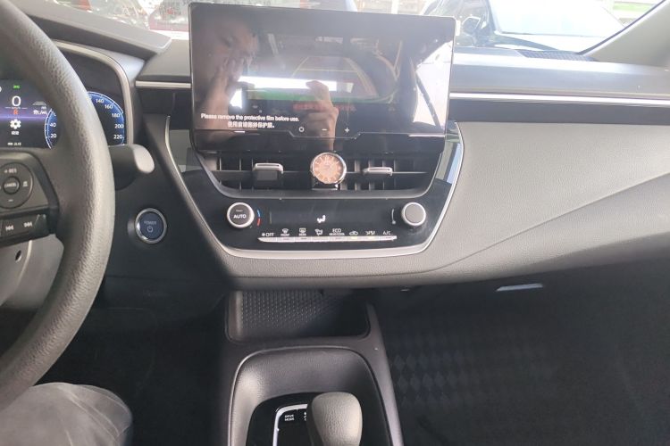 丰田 雷凌 2023款 智能电混双擎 1.8L 运动版中控内饰16