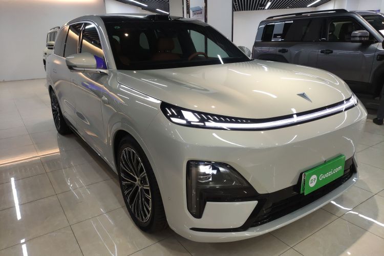 深蓝汽车 深蓝S09 2025款 四驱Ultra+ 高定版车身外观3