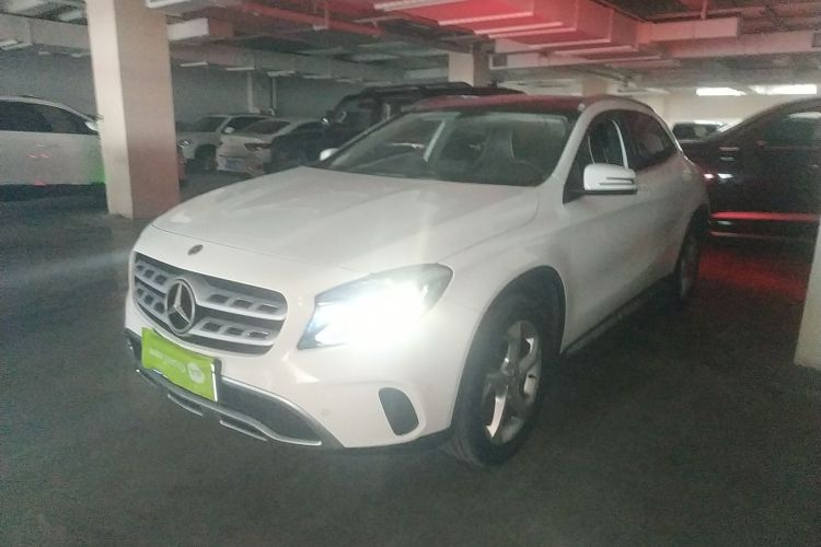 奔驰GLA 2017款 GLA 200 动感型车身外观1