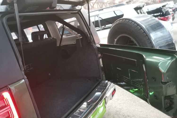 北京BJ40 2018款 PLUS 2.3T 自动四驱旗舰版 国V机舱底盘23