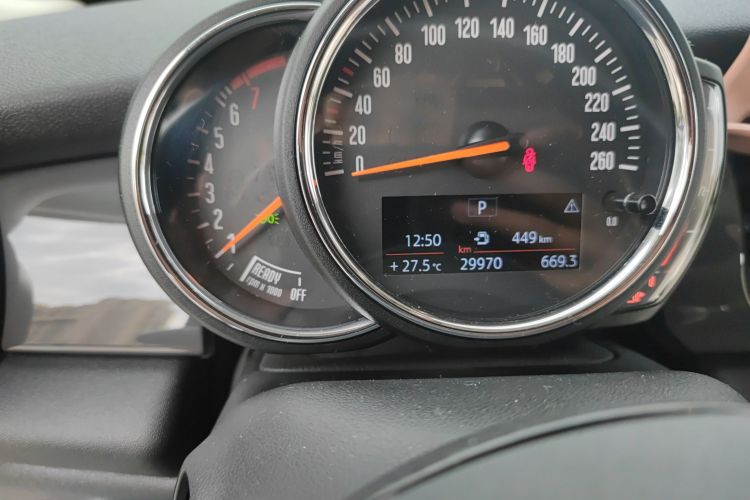 MINI 2022款 1.5T ONE中控内饰15