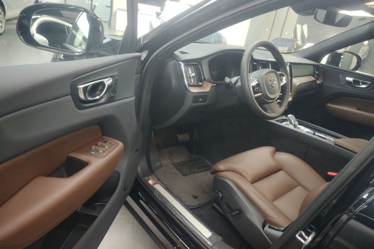 沃尔沃XC60 2024款 B5 四驱智远豪华版中控内饰20