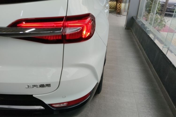 别克 昂科旗 2020款 28T 四驱尊享旗舰型车身外观9