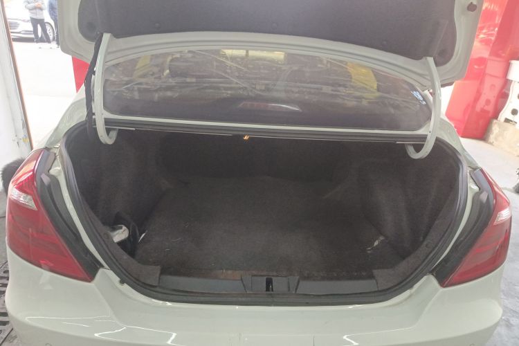 吉利汽车 帝豪 2017款 三厢百万款 1.5L 手动向上版机舱底盘23