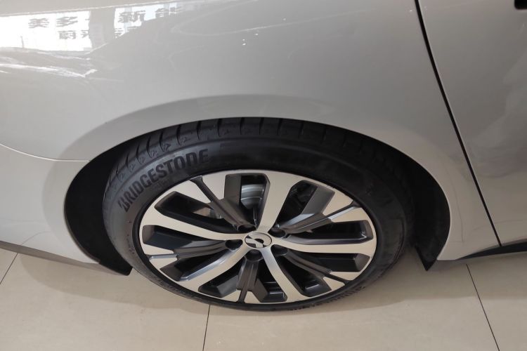 蔚来ET7 2023款 100kWh 签名版车身外观6008