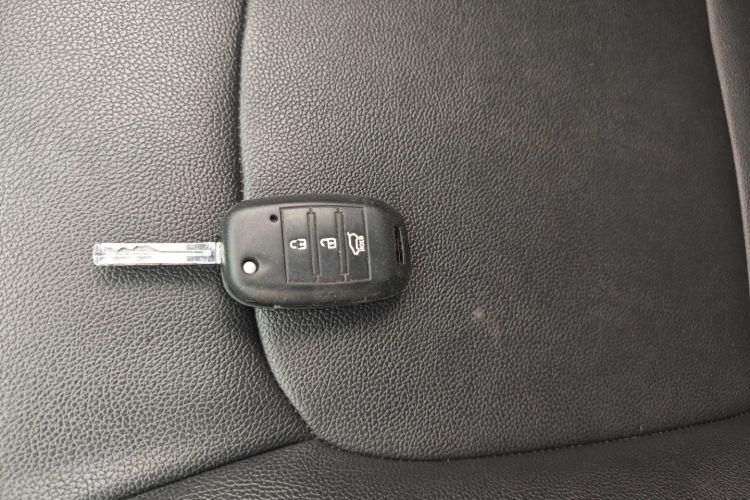 起亚 智跑 2016款 2.0L 自动两驱版GL中控内饰11