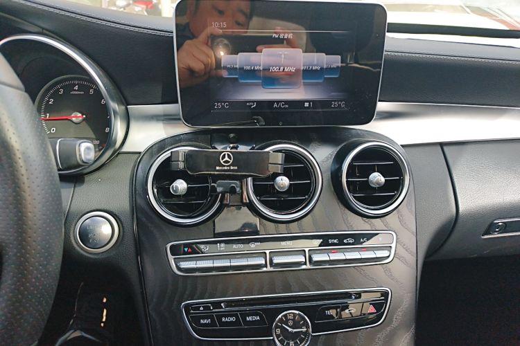 奔驰C级 2018款 C 180 L 时尚型运动版中控内饰16