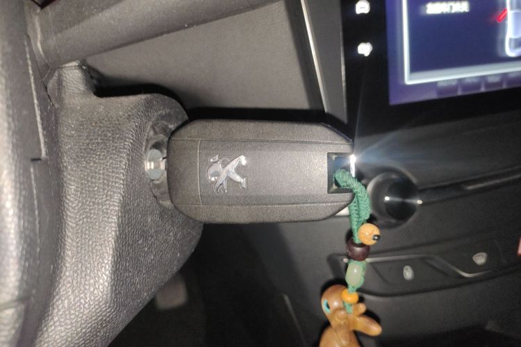 标致408 2016款 1.6T 自动豪华版中控内饰11