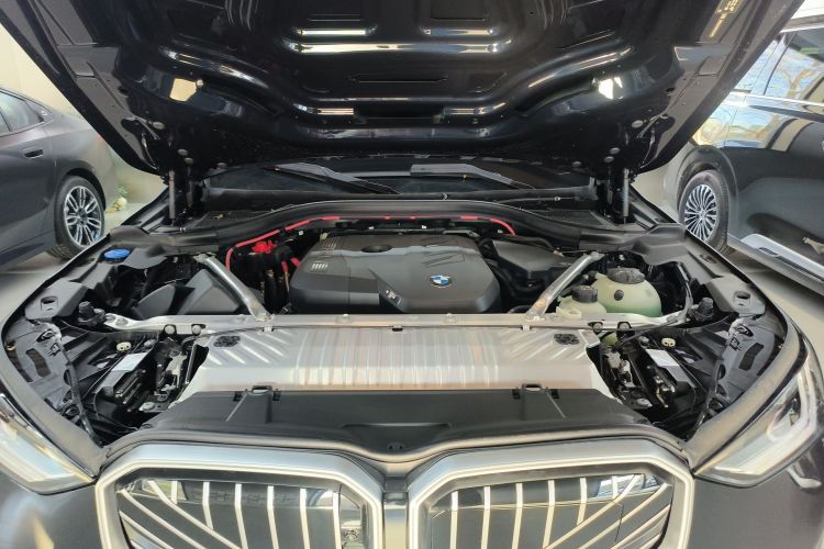 宝马X3 2025款 xDrive30L 领先型 M运动套装机舱底盘24