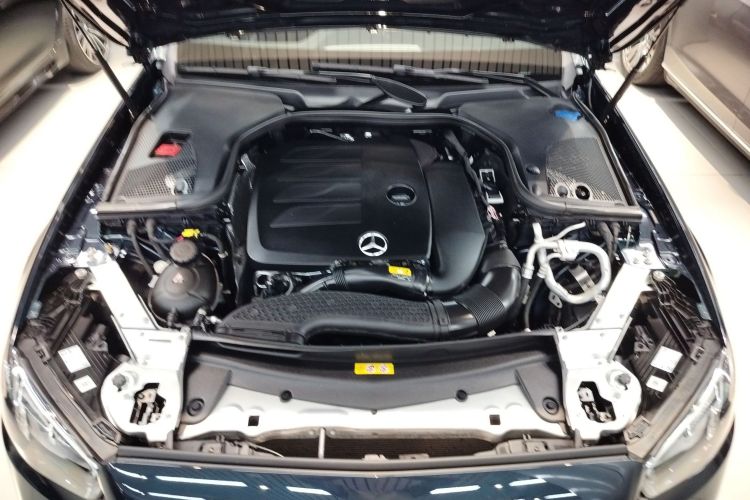 奔驰E级 2022款 改款 E 300 L 豪华型机舱底盘24