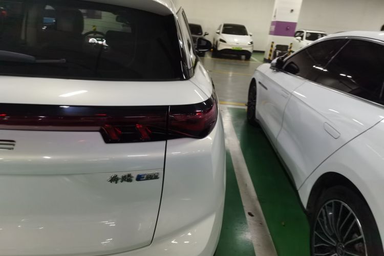 奔腾E01 2020款 空间曲率型车身外观9