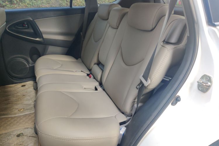 丰田 RAV4荣放 2010款 2.0L 自动豪华升级版中控内饰7004