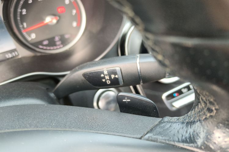 奔驰C级 2017款 改款 C 180 L 动感型运动版局部细节18