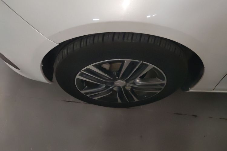 标致308 2016款 1.6L 自动豪华版车身外观6001