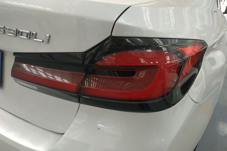 宝马5系 2021款 530Li 领先型 豪华套装车身外观9