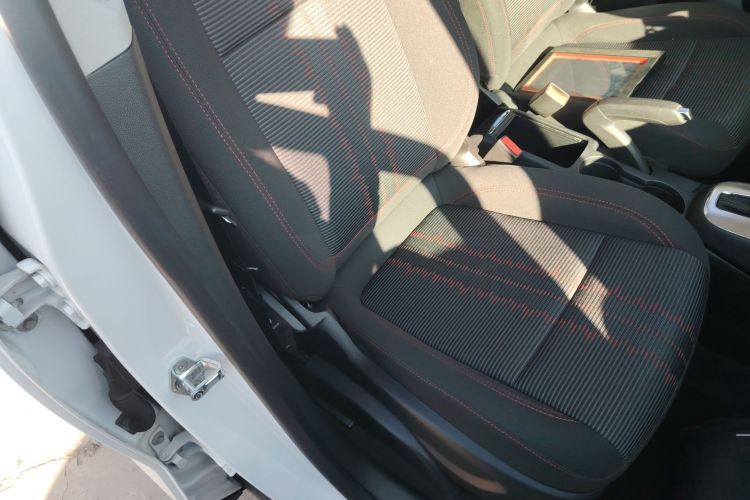 别克 昂科拉 2015款 1.4T 自动两驱都市精英型局部细节41