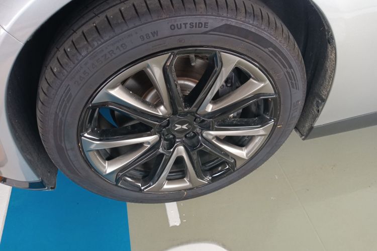 小鹏P7 2020款 706G车身外观35