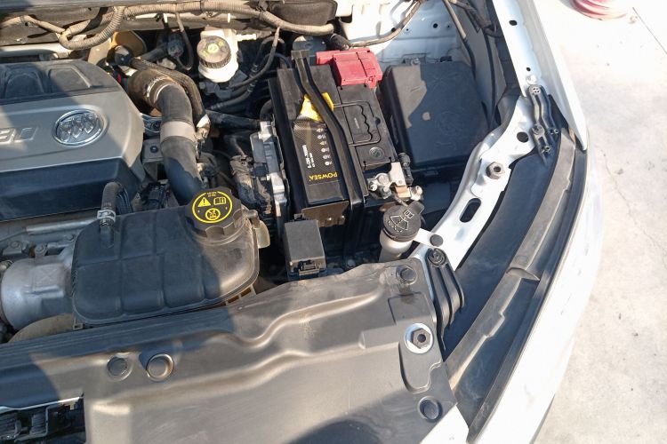 别克 昂科拉 2015款 1.4T 自动两驱都市精英型机舱底盘26