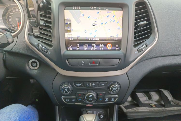 Jeep 自由光 2017款 2.0L 优越版中控内饰16