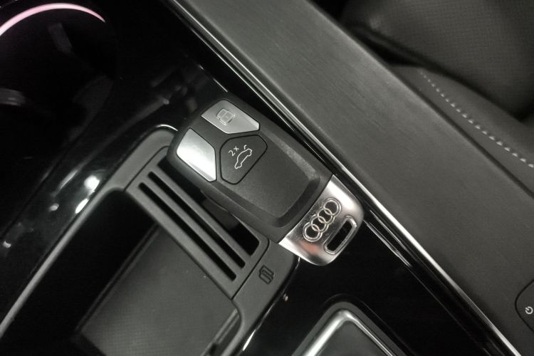 奥迪A4L 2024款 40 TFSI 豪华动感型中控内饰7001