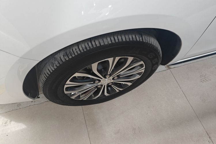 别克GL8 2023款 改款 陆上公务舱 豪华型车身外观6007