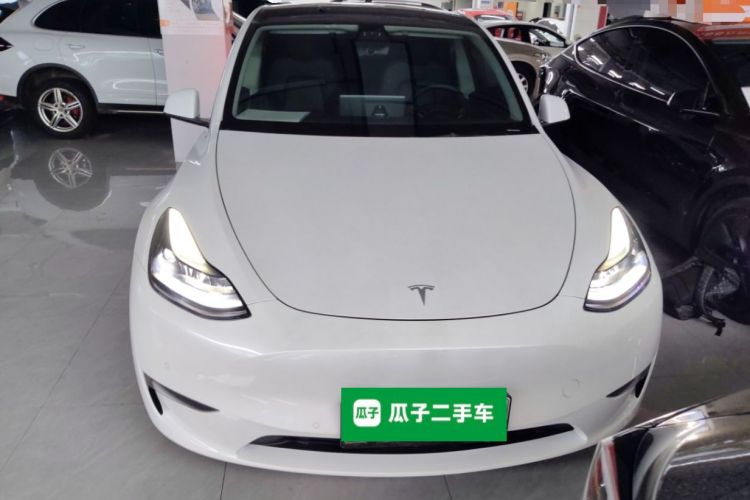 特斯拉 Model Y 2022款 改款 长续航全轮驱动版车身外观2